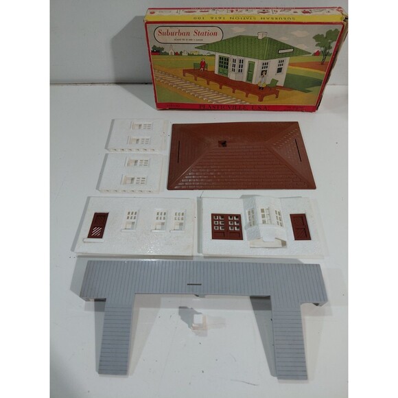 Plasticville 1616 O/S Gauge Model Railroad Scenery Suburban Station Kit w/Box - Picture 1 of 7